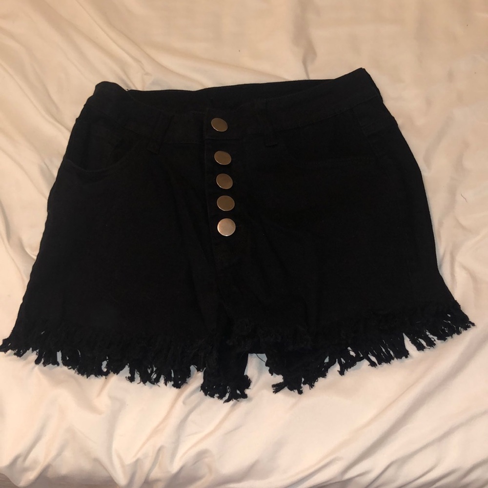 Black High-waisted shorts